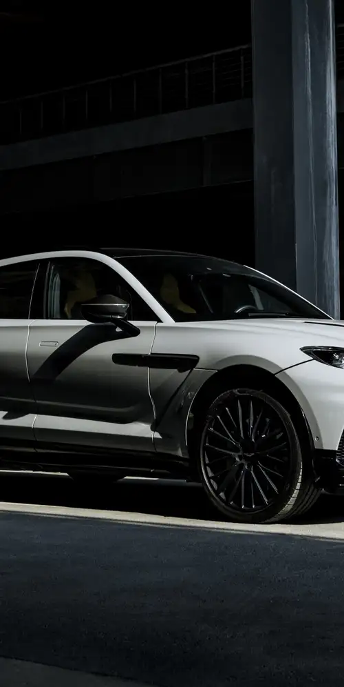 阿斯顿马丁DBX707