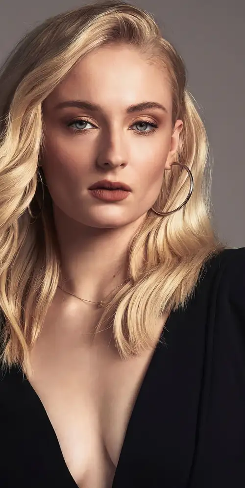 索菲·特纳时装模特