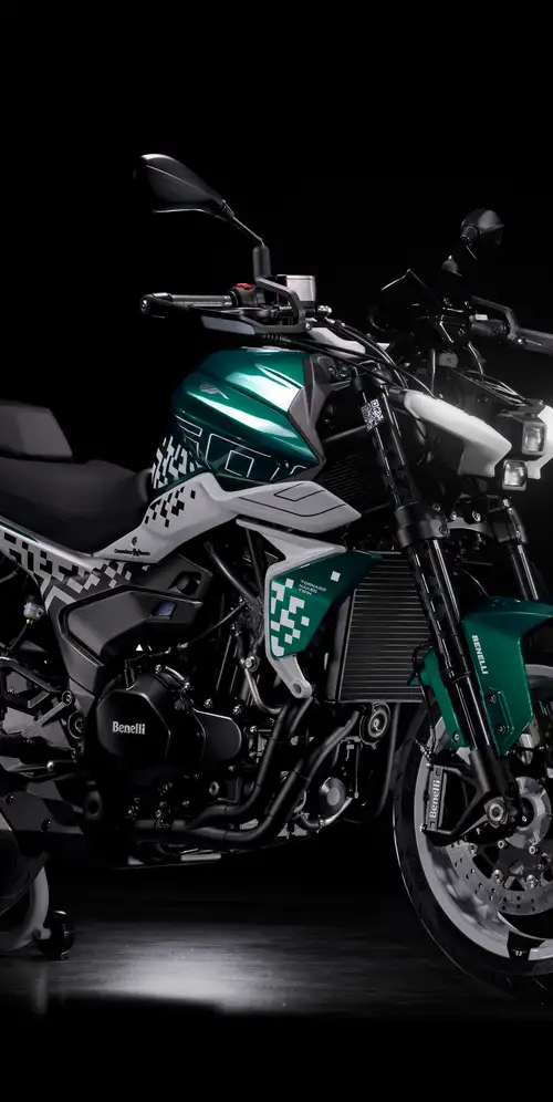 贝纳利龙卷风裸体双胞胎500