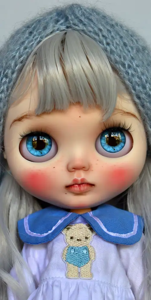 天真的布莱斯娃娃