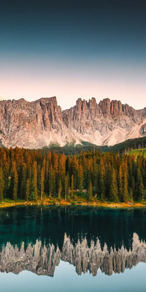 卡雷尔塞湖日落