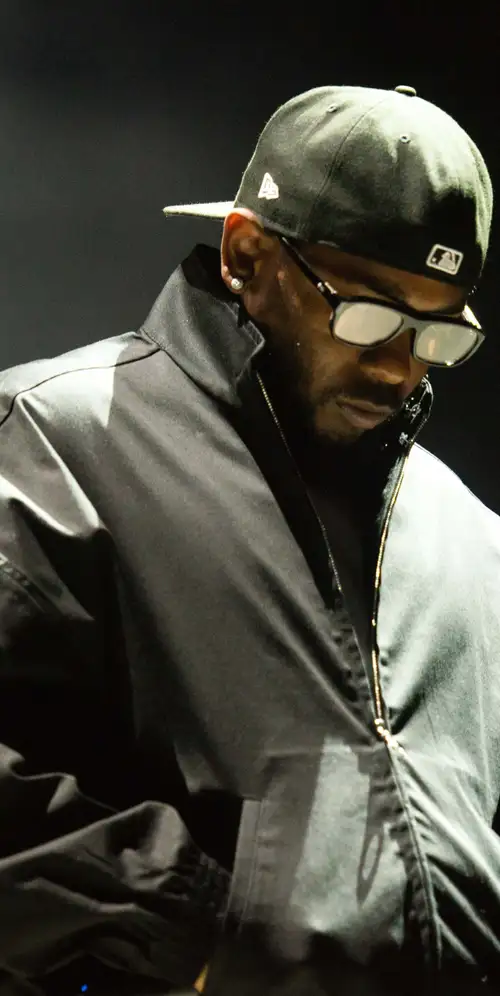 肯德里克·拉马尔|深色背景