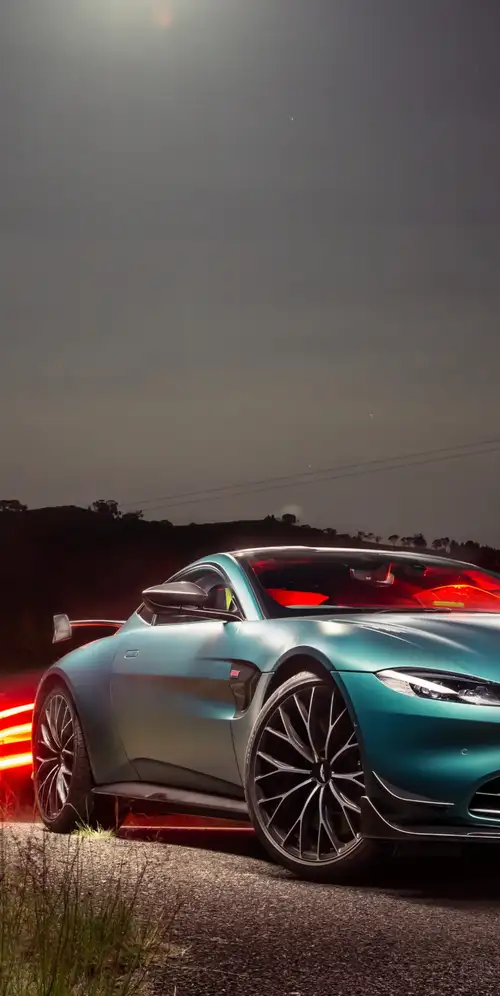 阿斯顿马丁Vantage赛车绿