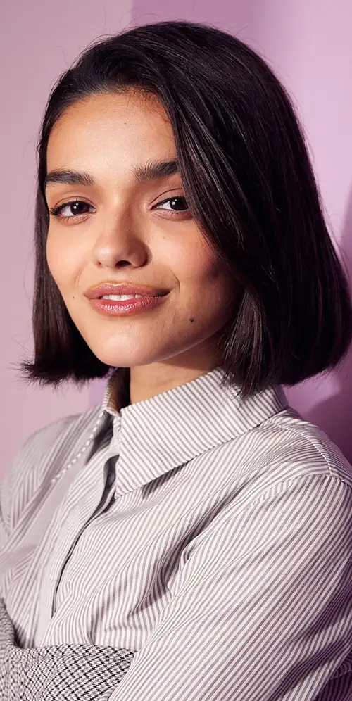 Rachel Zegler粉红色背景