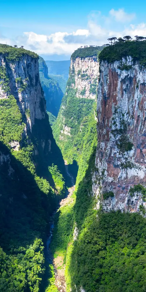 伊坦贝济诺峡谷