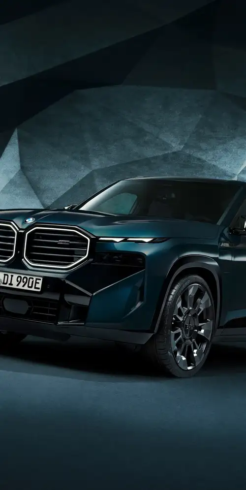 宝马XM插电式混合动力SUV