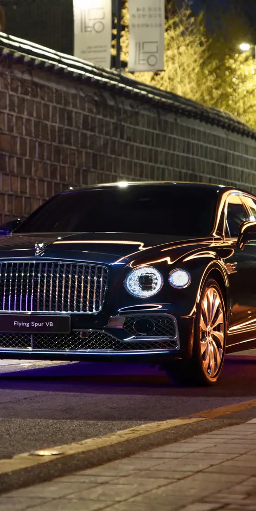 宾利Flying Spur V8高性能轿车