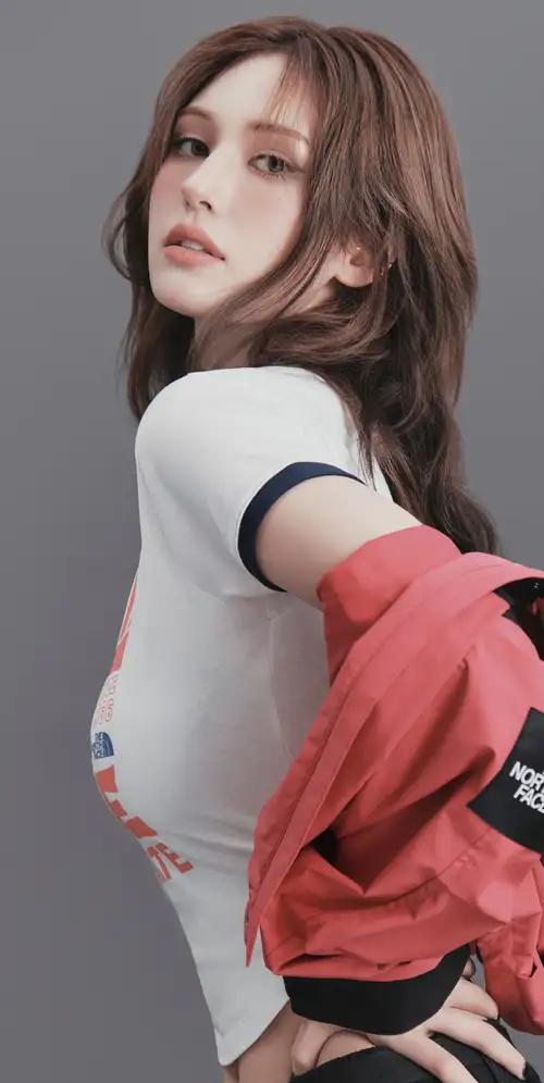 Jeon Somi灰色背景