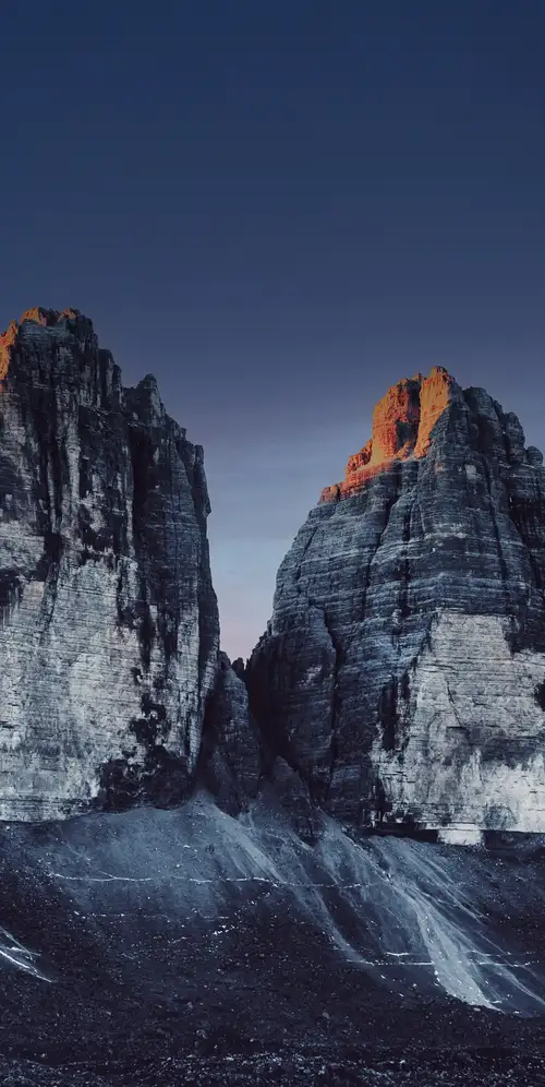 拉瓦雷多白云岩山脉的三座山峰