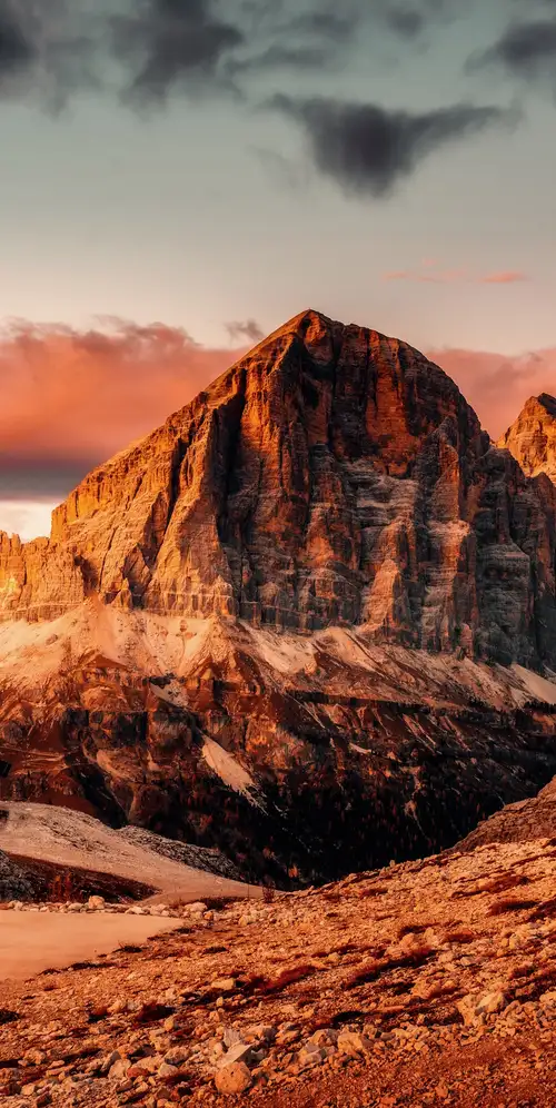 白云岩山脉夏季