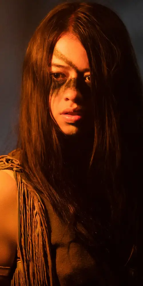 琥珀米德雷·纳鲁