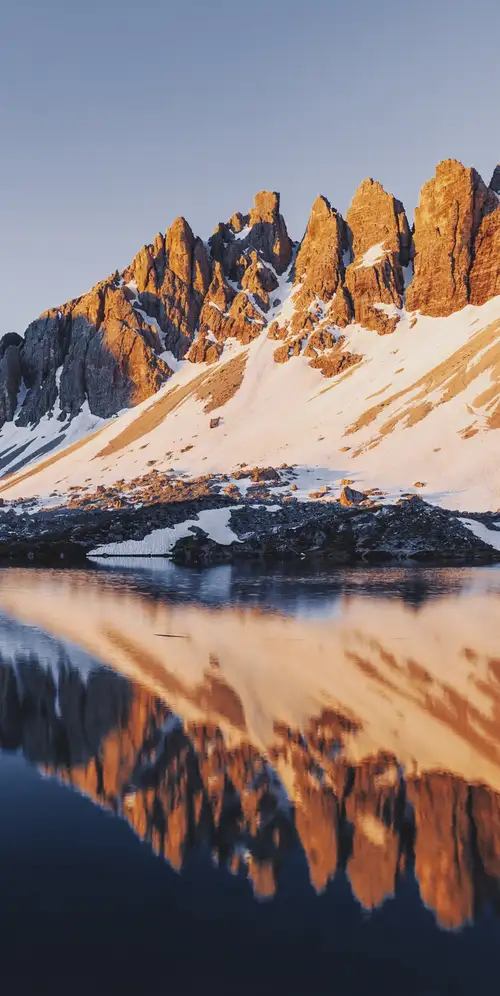 钢琴湖拉瓦雷多三峰