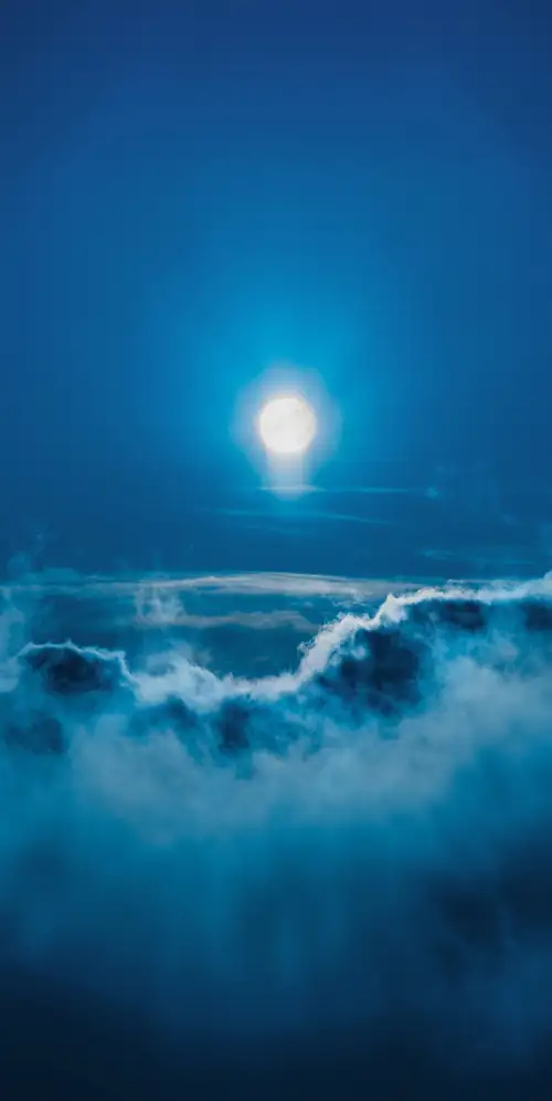 云层之上的月亮