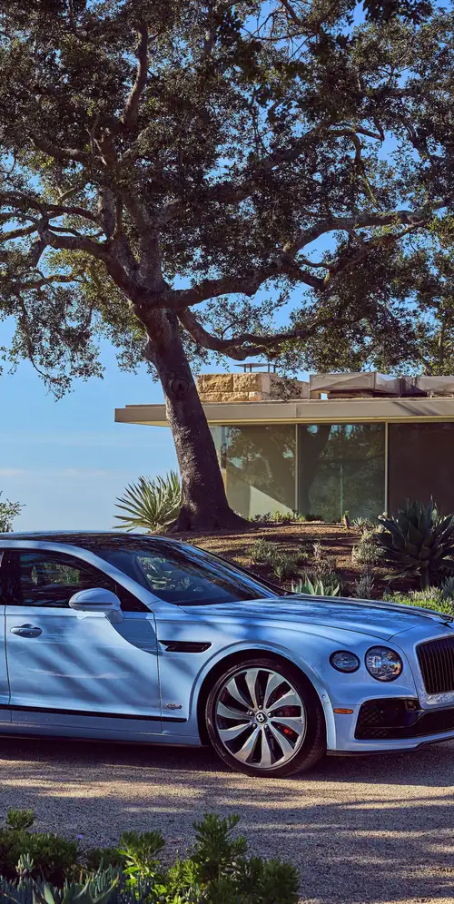 宾利Flying Spur混合动力豪华轿车