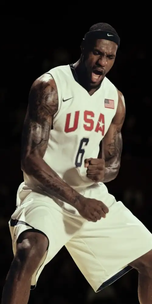 美国篮球运动员勒布朗·詹姆斯