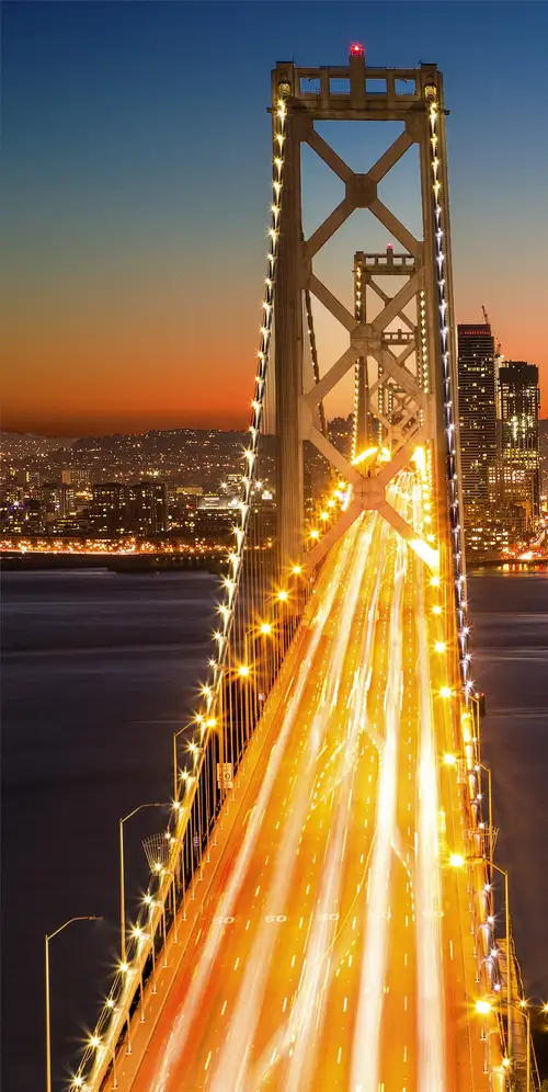 奥克兰海湾大桥亮起