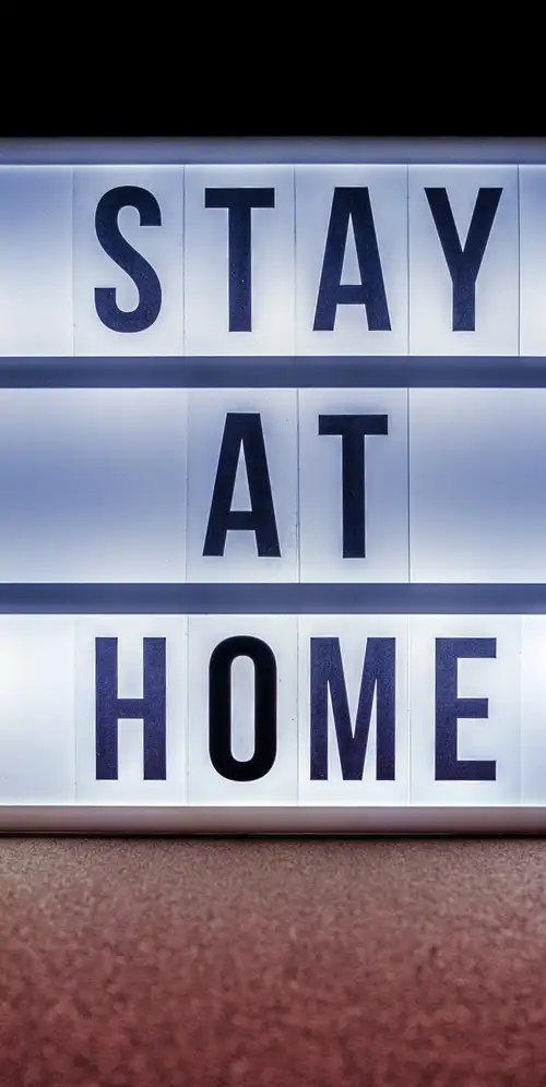 呆在家里标志牌