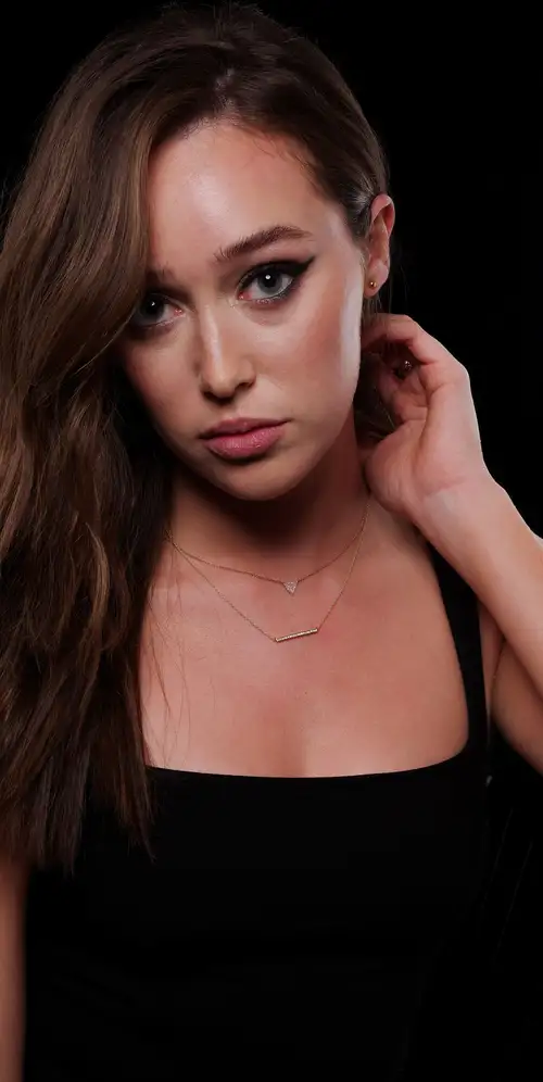 Alycia Debnam Carey黑色背景