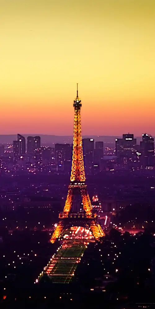 埃菲尔铁塔黄昏