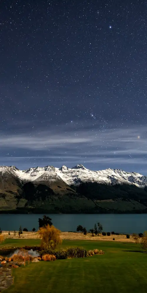 瓦卡蒂普湖夜间