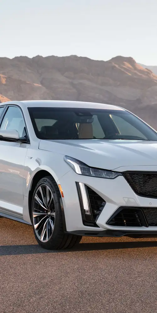 凯迪拉克CT5-V黑鹰