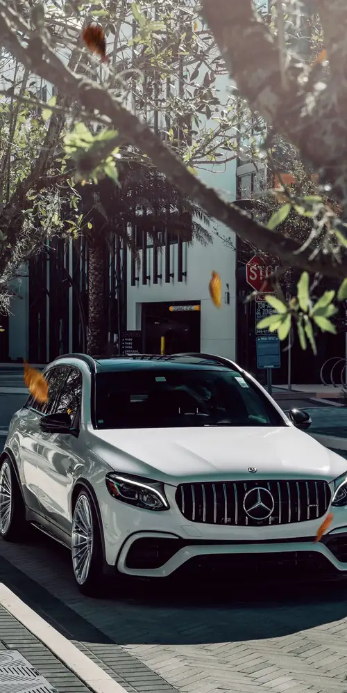 梅赛德斯-奔驰AMG GLE 63 S白色轿车