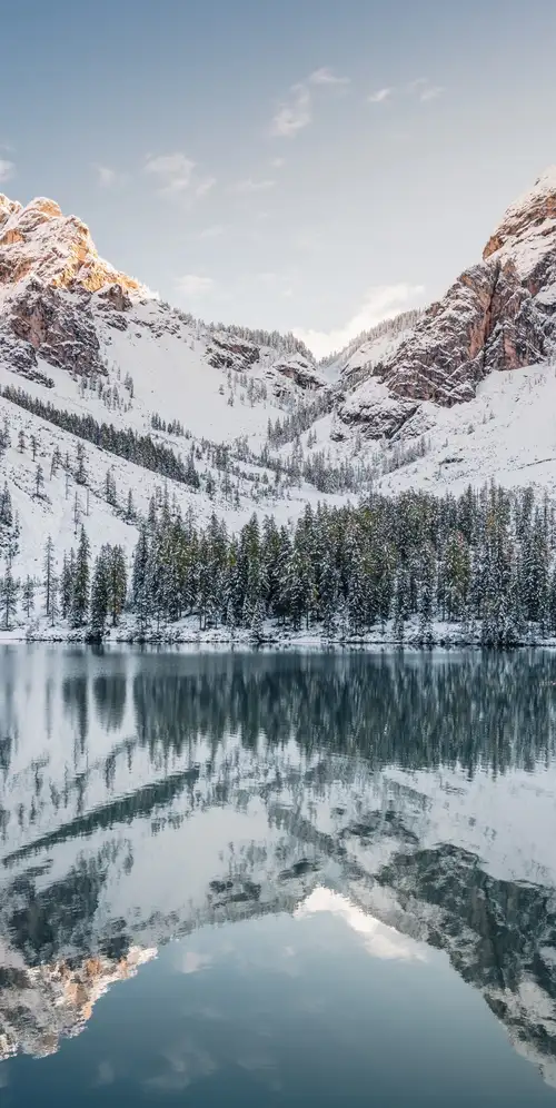 Pragser Wildsee雪覆盖