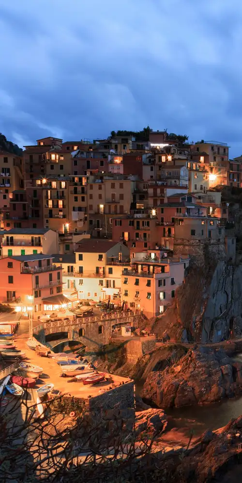 马纳罗拉海滨村