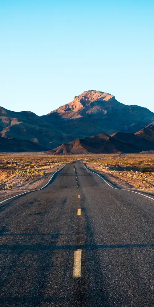 无尽的公路山脉