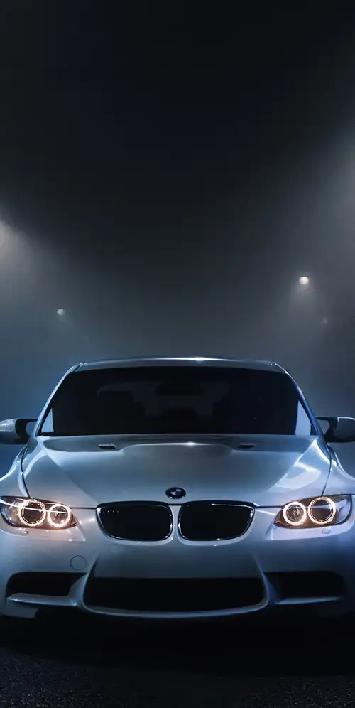 宝马M3白色轿车