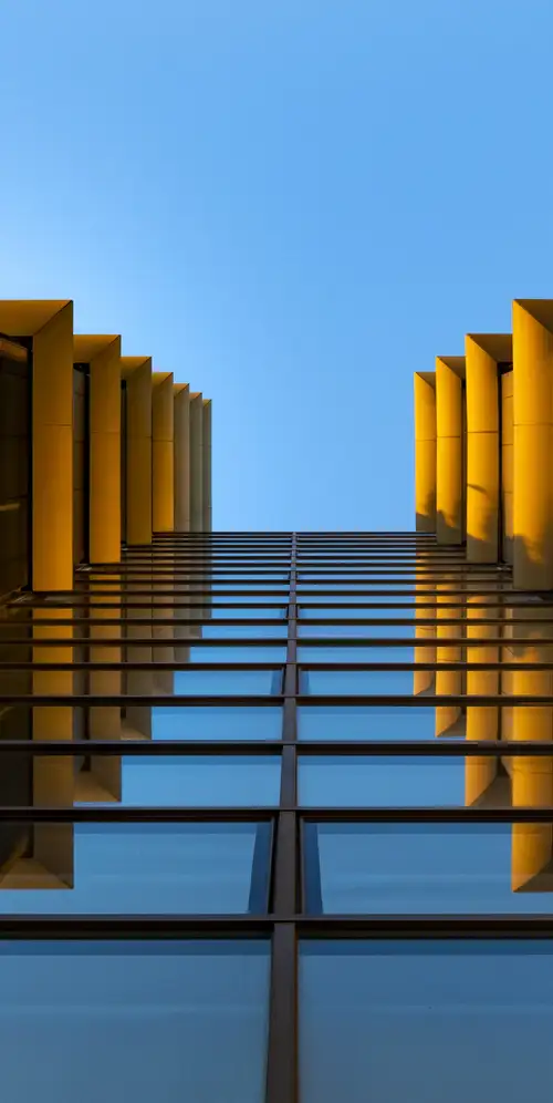 现代建筑向上看