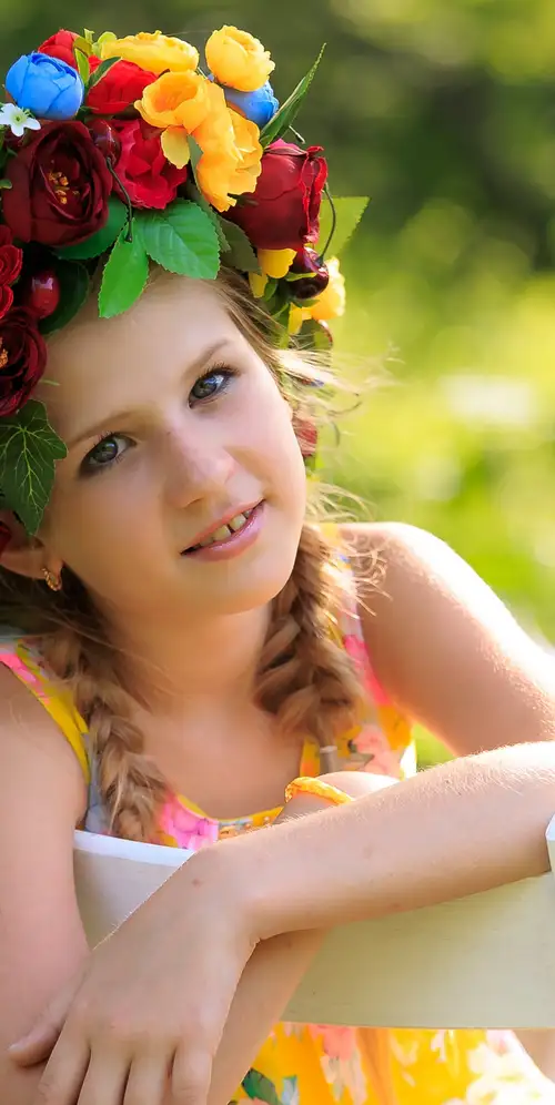 微笑的女孩花花环