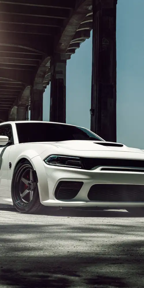 道奇挑战者SRT地狱猫宽体白色轿车