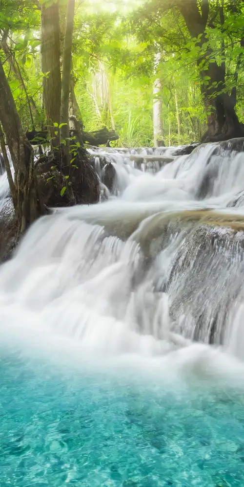 泰国四面佛瀑布
