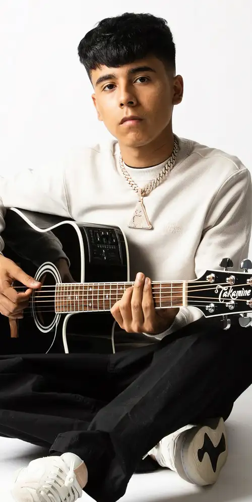 伊万·科内霍吉他