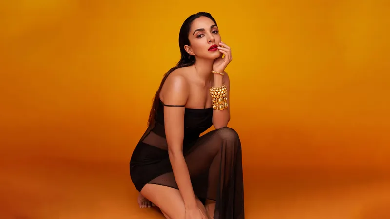 Kiara Advani热在黑色连衣裙