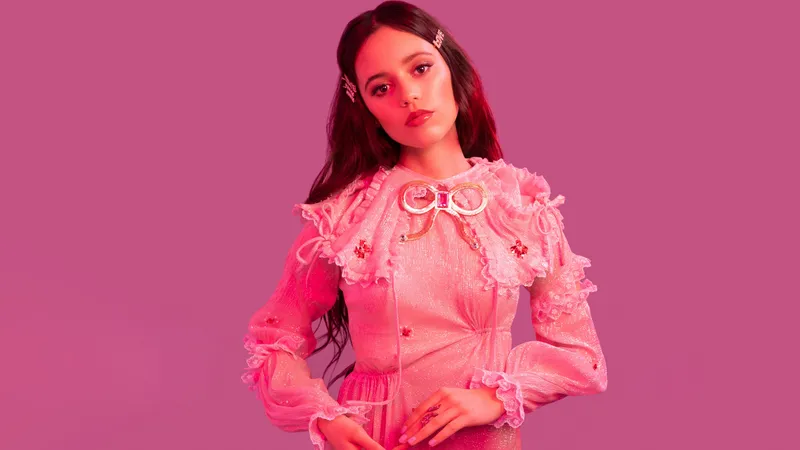 珍娜·奥尔特加粉红色