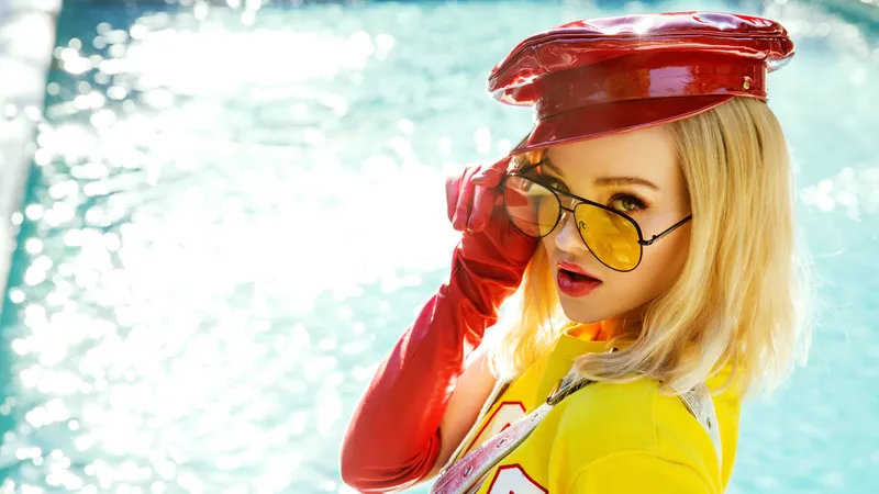 鸽子卡梅伦金发女郎