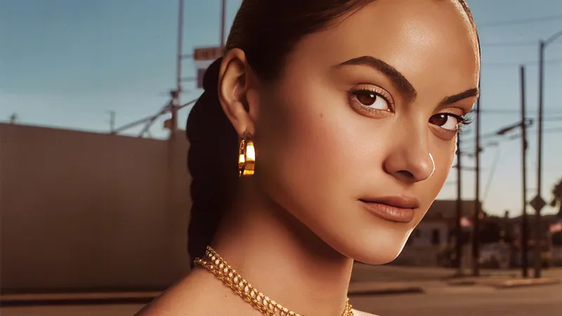 卡米拉·门德斯特写