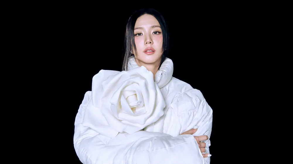 Jisoo白色连衣裙4K电脑壁纸