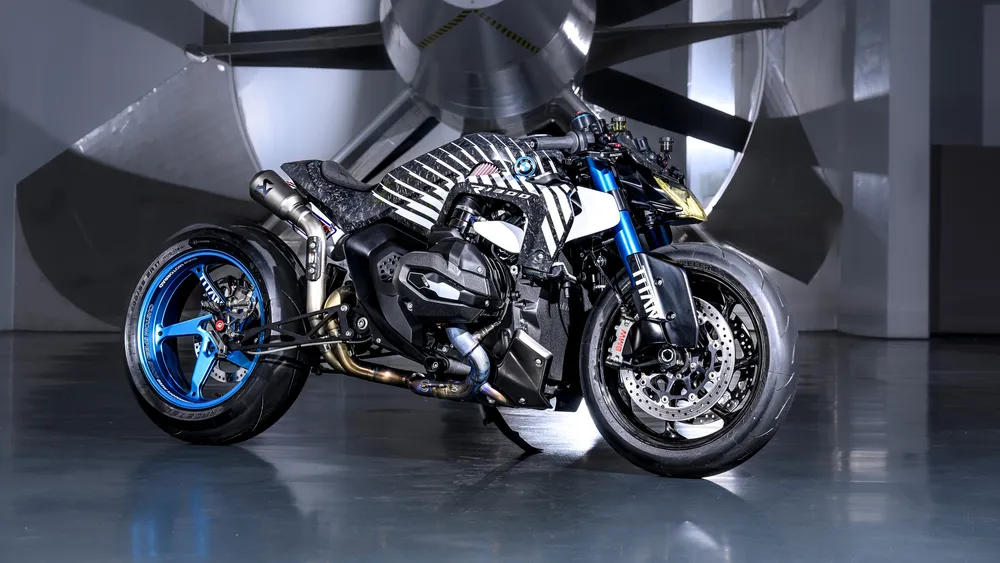 宝马R 1300 R泰坦未来4K电脑壁纸
