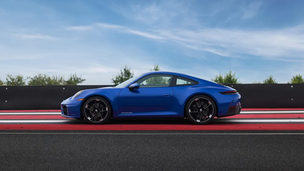 保时捷911 Carrera Club Coupe 20264K电脑壁纸