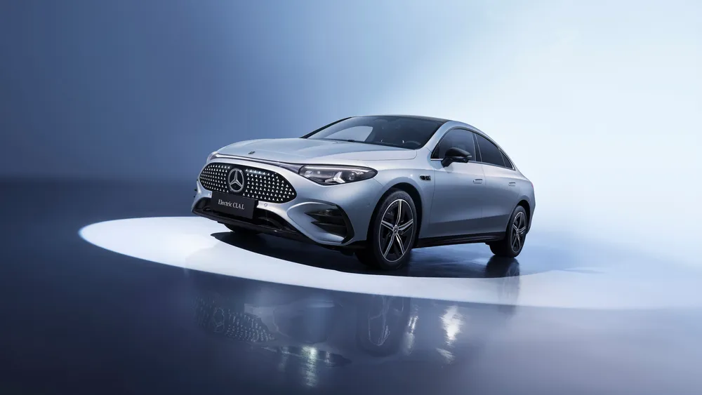 梅赛德斯-奔驰CLA 300 L 20254K电脑壁纸