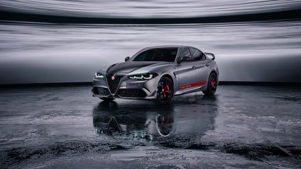 阿尔法·罗密欧Giulia Quadrifoglio Luna Rossa4K电脑壁纸