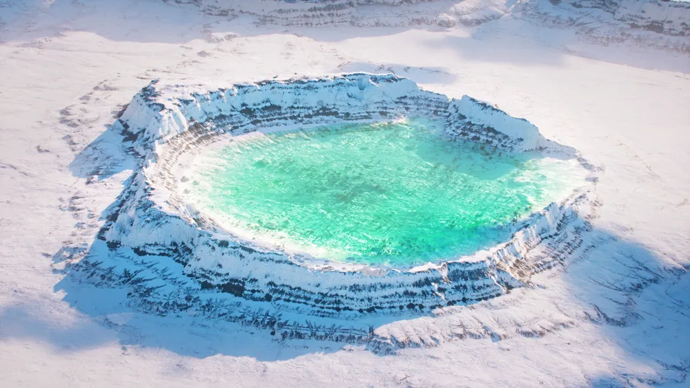 雪火山口湖