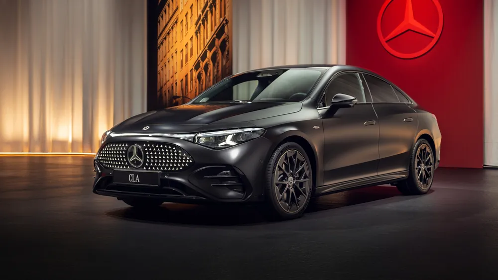 配备EQ技术的梅赛德斯-奔驰CLA 350 4MATIC4K电脑壁纸