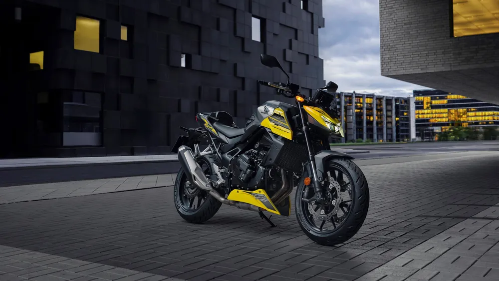 本田CB750大黄蜂户外4K电脑壁纸