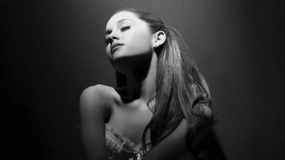 Ariana Grande你的真4K电脑壁纸