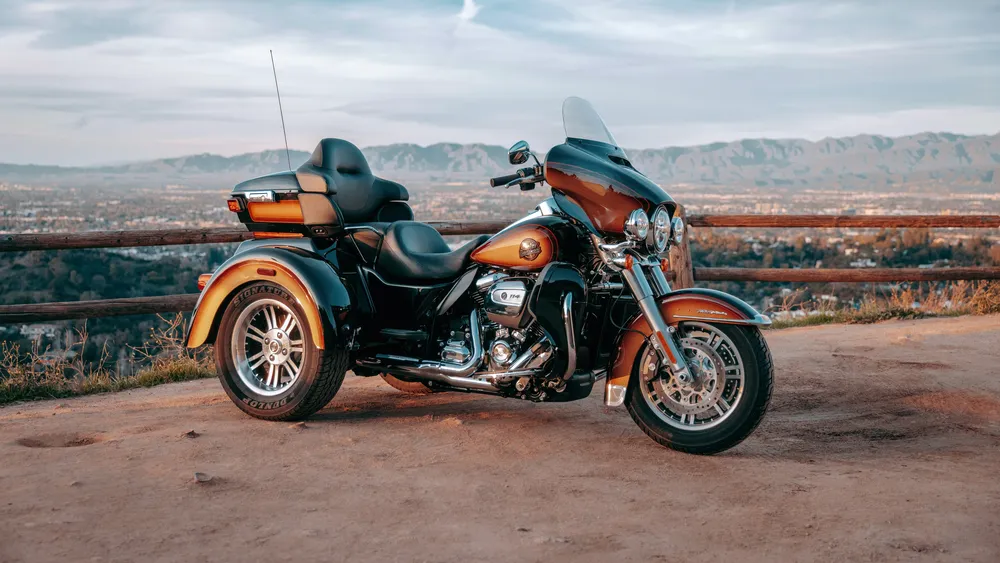 哈雷戴维森FLHTCUTG Tri-Glide Ultra4K电脑壁纸