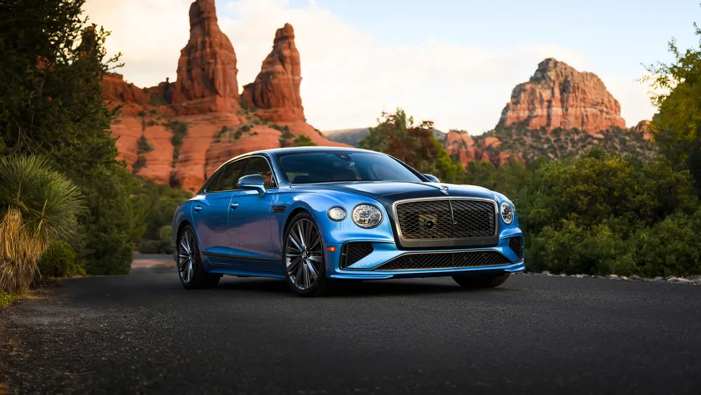宾利Flying Spur Speed户外4K电脑壁纸